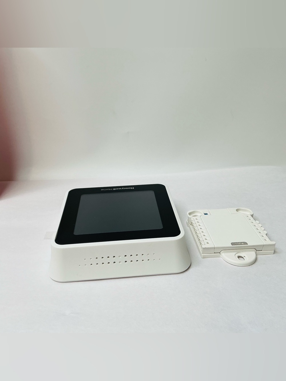 Honeywell Home T5 Wi-Fi Smart Thermostat - RTH8800WF - Picture 11 of 15